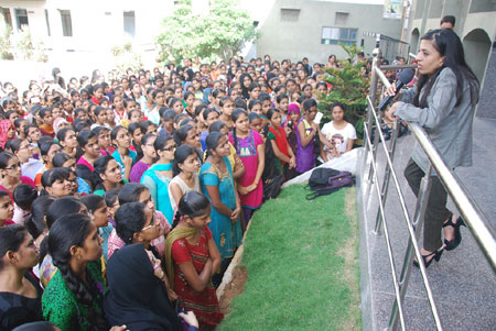 Civil-topper-Ira-Singhal-interacted-with-the-students